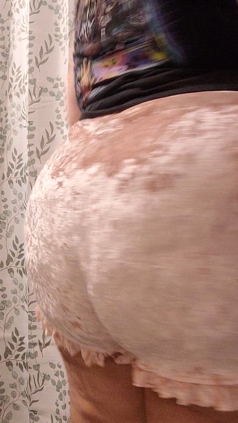 Such nasty toots in such cute shorts 🤭