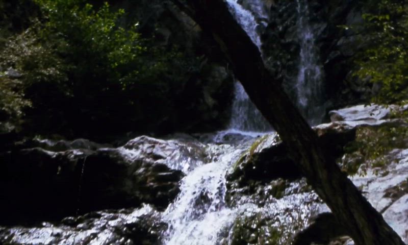 Laura Gemser - La belva dalla calda pelle (IT1982) - waterfalls & lake