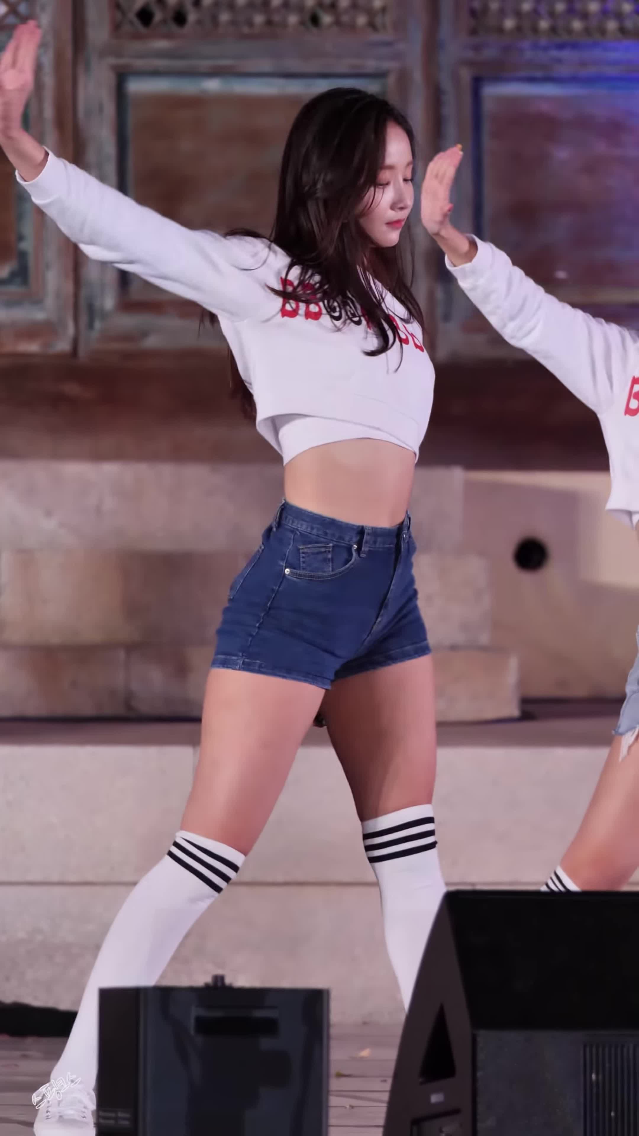 MMLD Yeonwoo Eyes Body And Ass