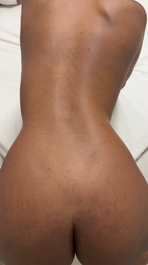 I shake it like I want someone to break me