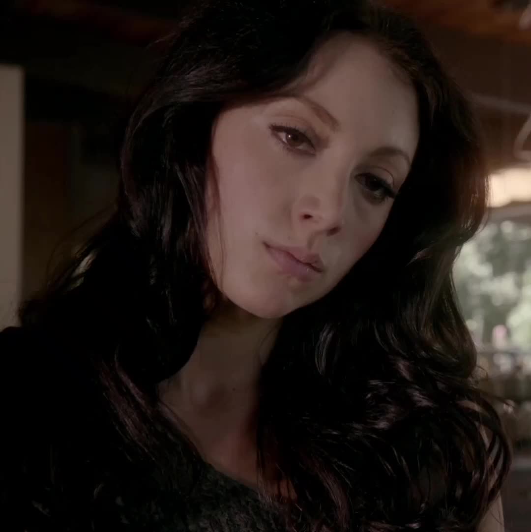 Leah Gibson Plot Against Glass in Rogue S01E03