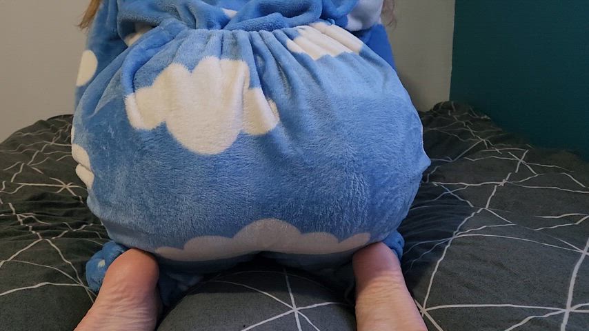 Imagining cumming all over this 🥵