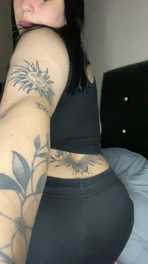 5’5, single momma and haven’t been smashed in a long time… 150lbs. Describe me in one word