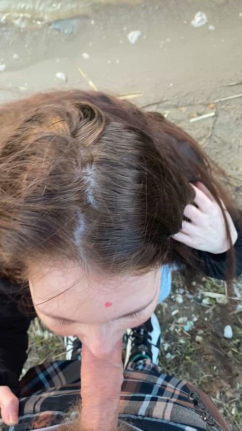 Risky blowjob on the lake