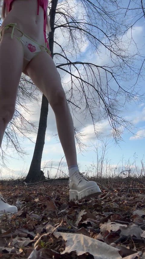 A gentle girl, but not polite in the forest
