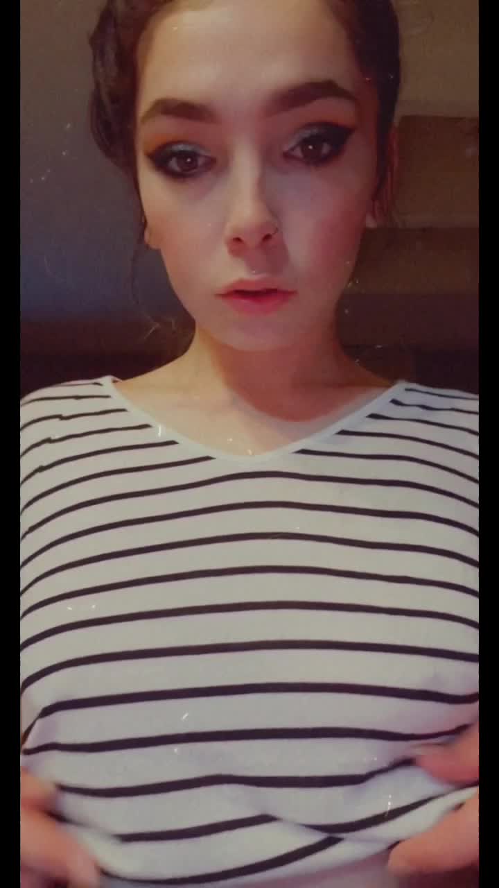 Everyone loves boobies ♡♡