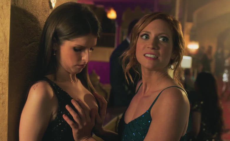 Anna Kendrick and Brittany Snow