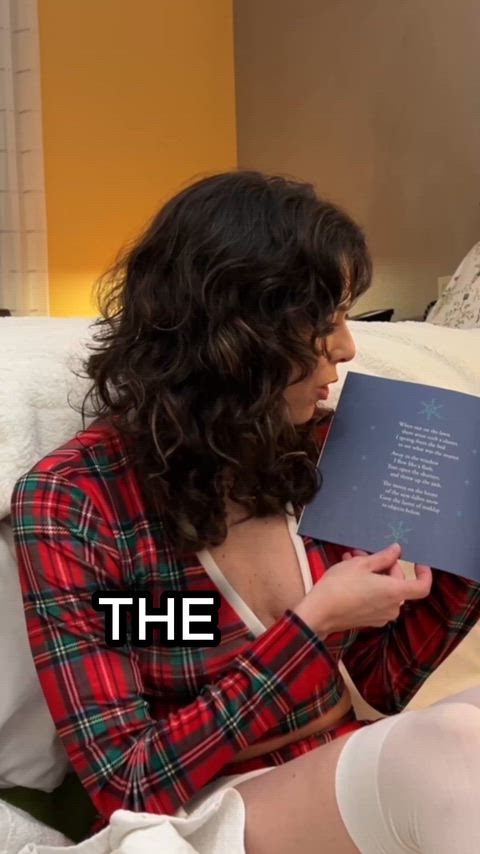 Festive oral creampie during 'Twas the Night Before Christmas reading