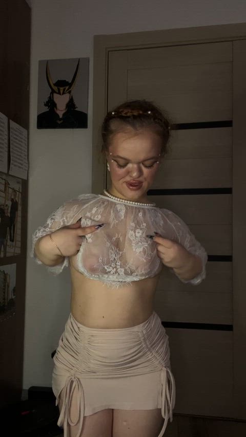 Titty drop, midget girl edition