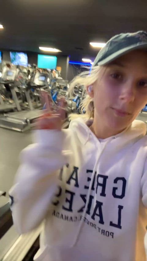 Hope sweaty boobs aren’t a turn off for you 🏋🏼‍♀️