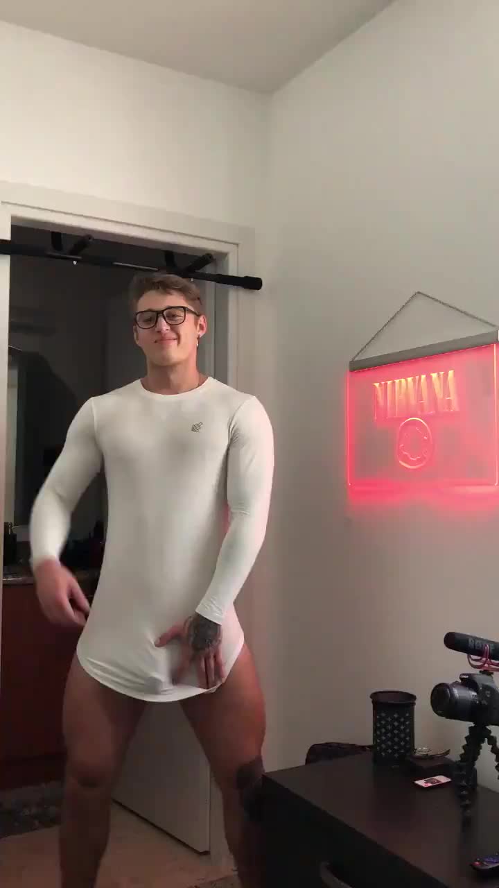 Showing off his beautiful buns