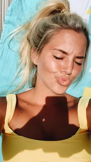 LOVE tan belly pics/gifs like this