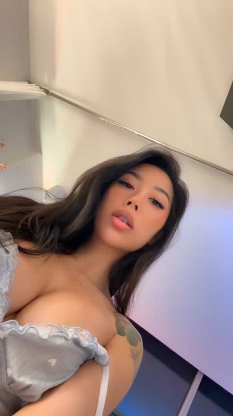 Bet your cock wouldn’t last 5 mins with it in me