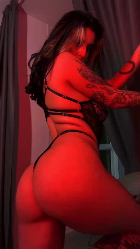 This ass need to be slap hard