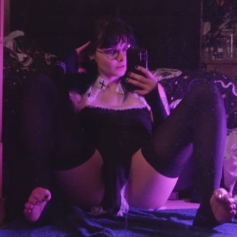 Huh, I wonder what could be under there~