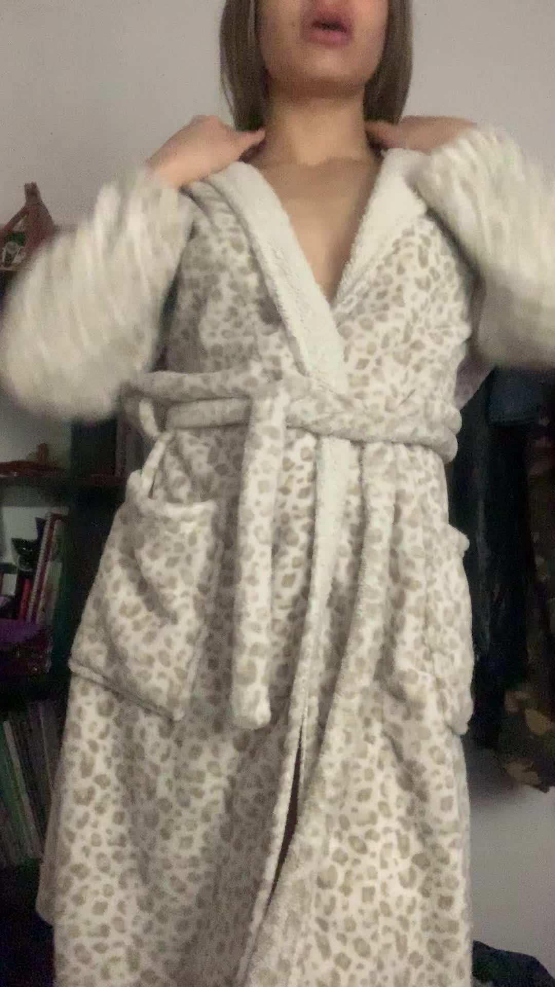 irst time showing off my boobs and my ass in a gif, i hope y'all enjoy it 😽😼