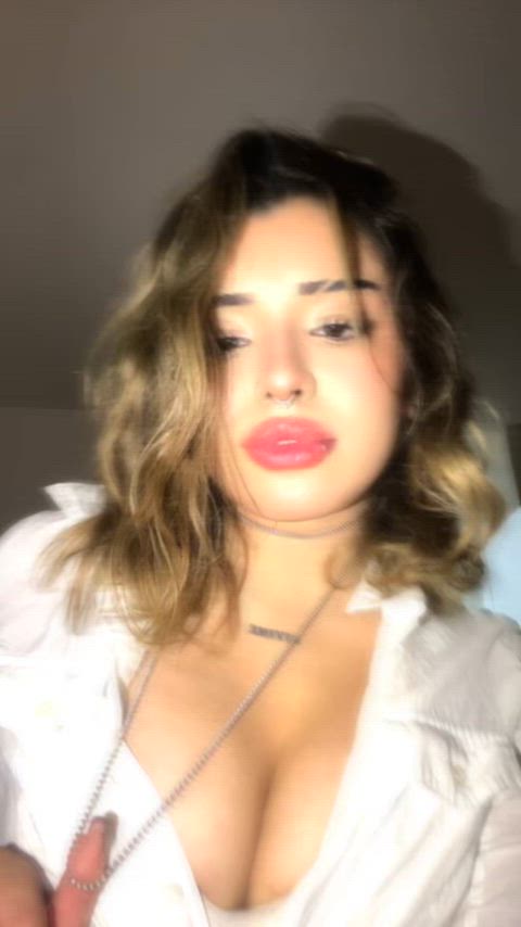 One strong wind &amp; everyone's gonna see my titties lol