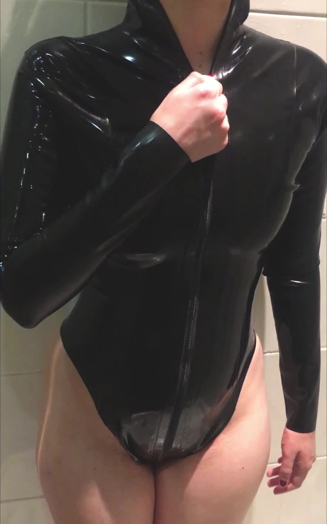 Unzipped 😈 Full vid on my OF