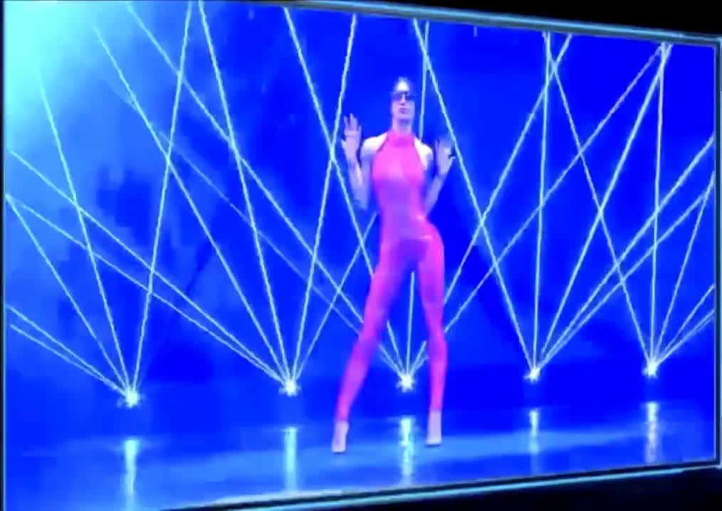 Sasha dropping it low 🥵