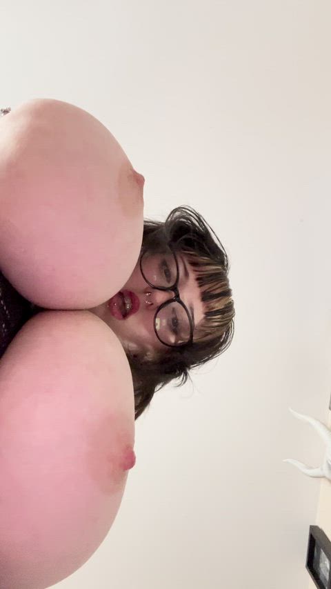 Yes daddy, cum so hard on these tits