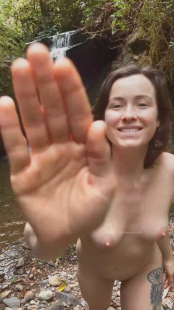 I always find a way to cool down during hikes [gif]