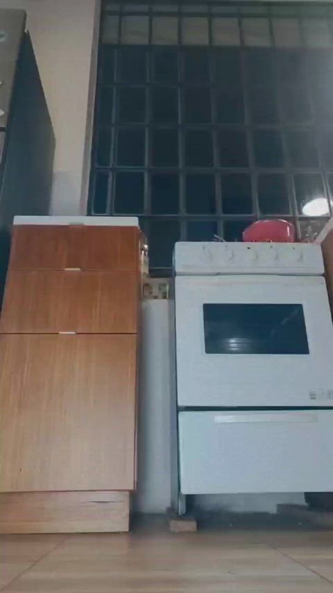 When I cook something in the oven I always spend the cooking time masturbating. I have orgasm and pudding at the same time.