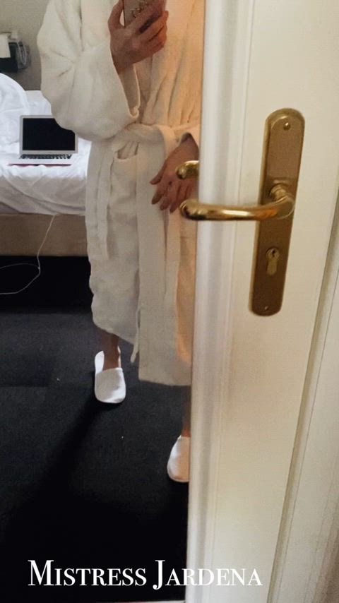 Dubai sauna bitch 🍆💦 Full video on my Onlyfans