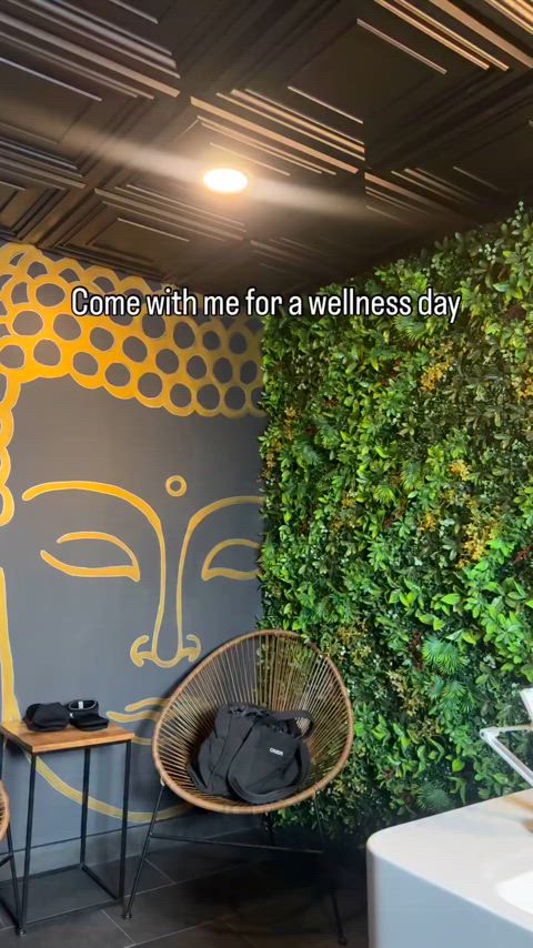 Her 🍑 is insanely huge