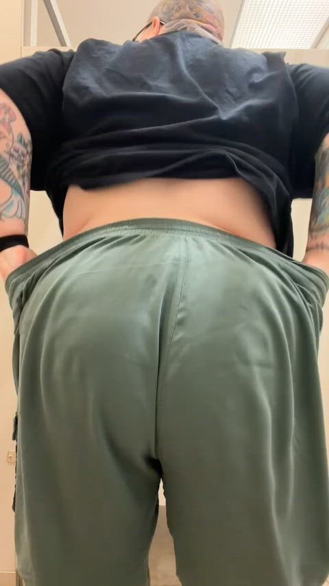 Breed me in the work bathroom 😘