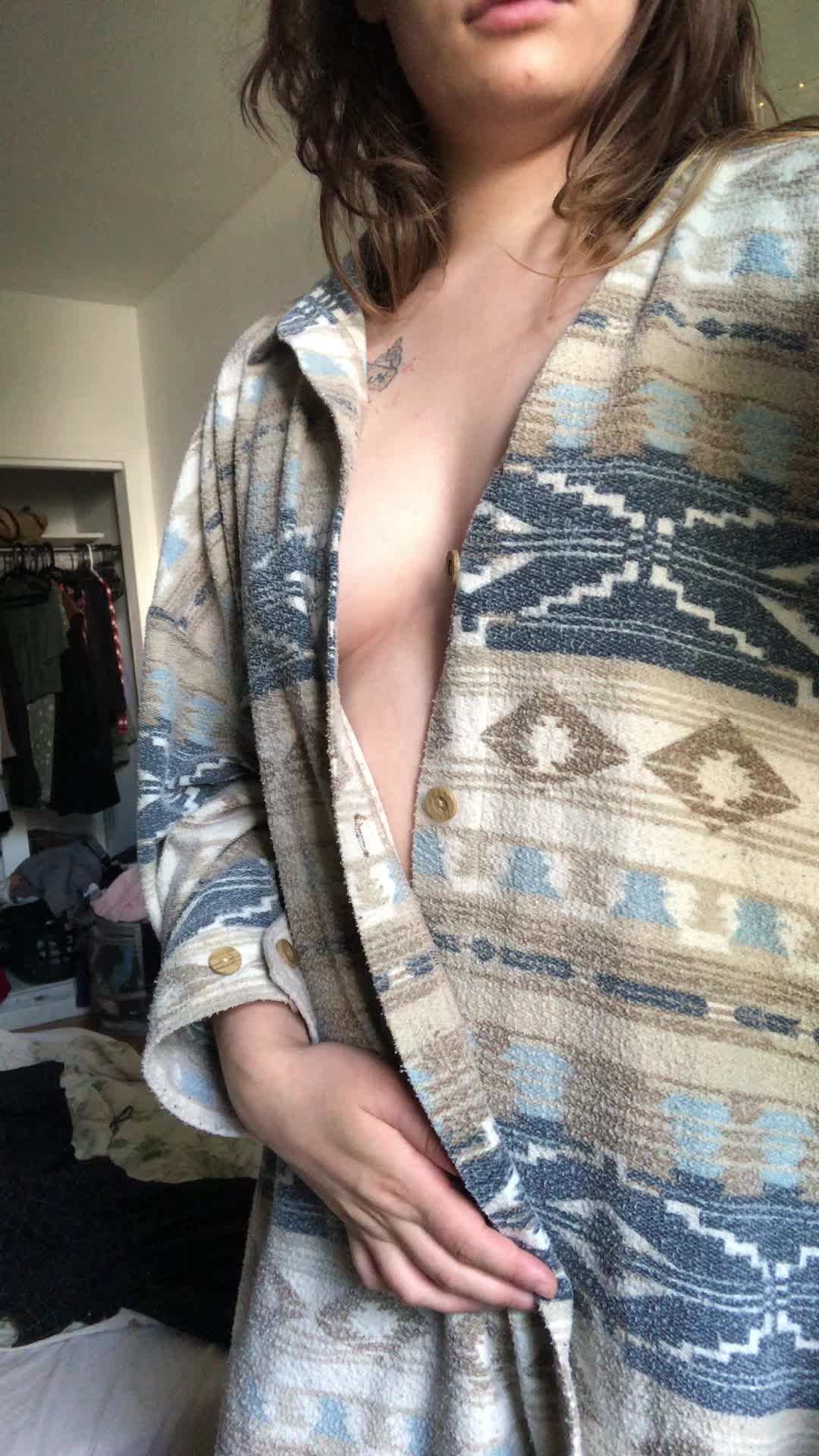 wearing just a oversized flannel to tease you 💕