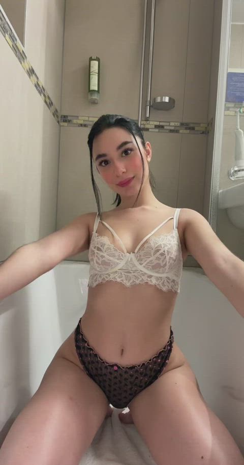 Hot girl in a tub should be enough