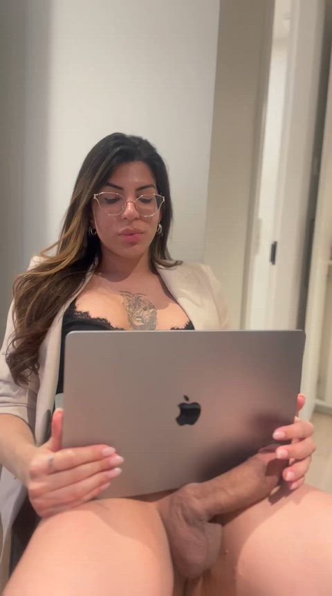 What do u call a girl who wants to breed u on the first date