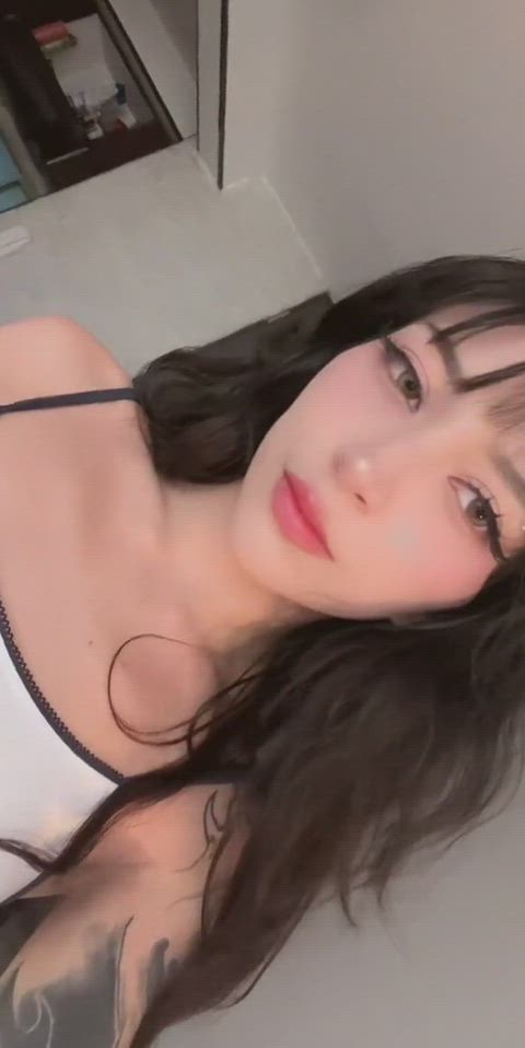 kinda weird and asked me on our 5th date saying you wanna eat my ass after and keep my eyes rolling👀