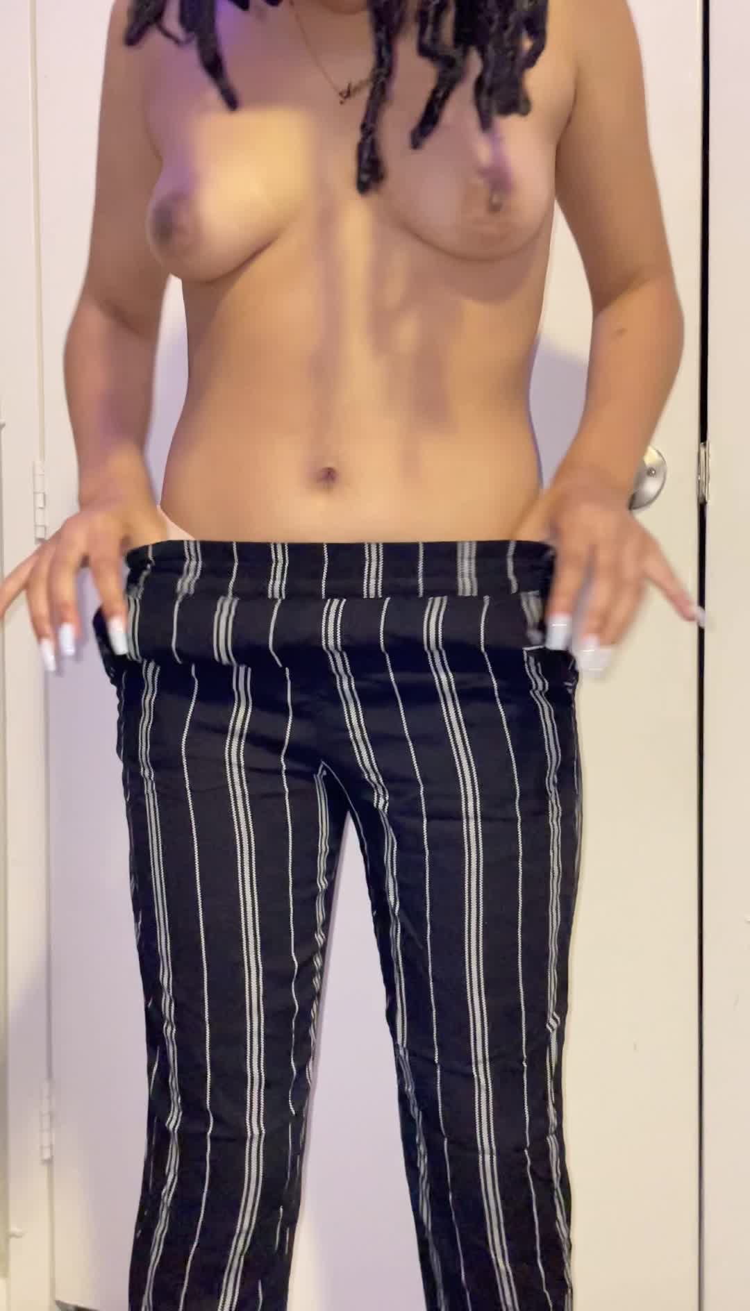 watch me strip out of my clothes to start your day 😘