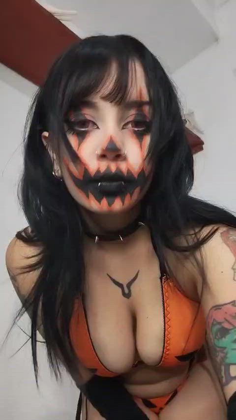 i can be the pumpkin to decorate your bedroom this year...