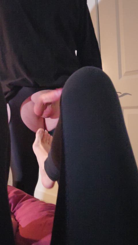 Are my pretty toes worth the pain? 😈