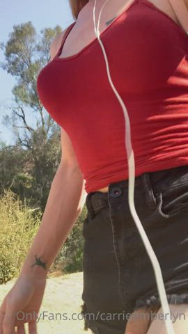 Carrie Emberlyn hitchhiking the best way