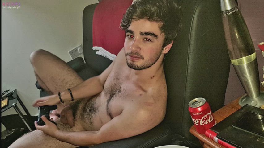 Having a lazy day to game and chill. Would you suck me off while I do? Raf (22)