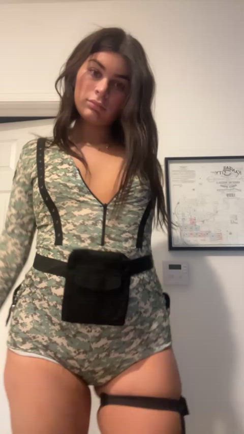 how would u rate tgirl bulges