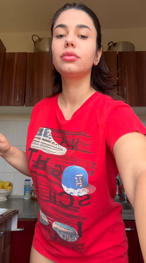 I want you to look at my beautiful body