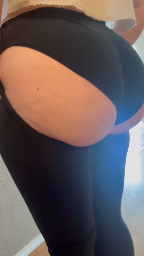 MILF PAWG with a GIANT ASS for you to smother your face in Onlyfans soon… thumbnail