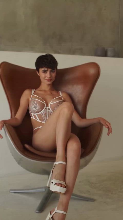 Solomia in lingerie