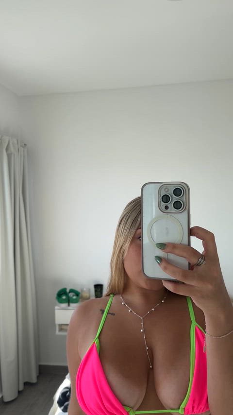 I wonder why nobody is ever flirting with me :(