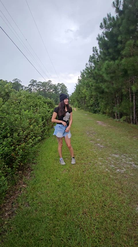Being teasy right outside one of my favorite park,because why not 😂 hope someone got flashed here
