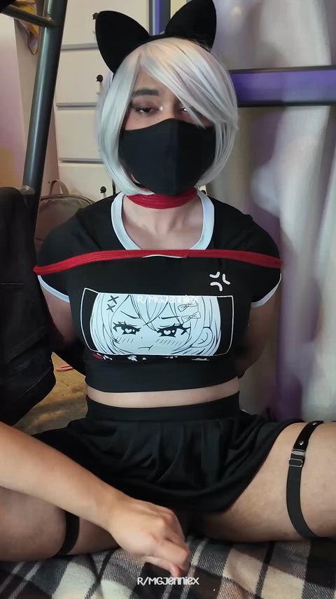 My GF thought tying this rope around my neck would be a good punishment, but being choked like this just turned me on even more... 😈