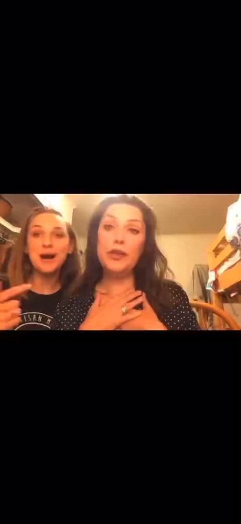 Amateur Big Tits Daughter Family Flashing Huge Tits MILF Mature Mom Natural Tits Porn GIF by populardick