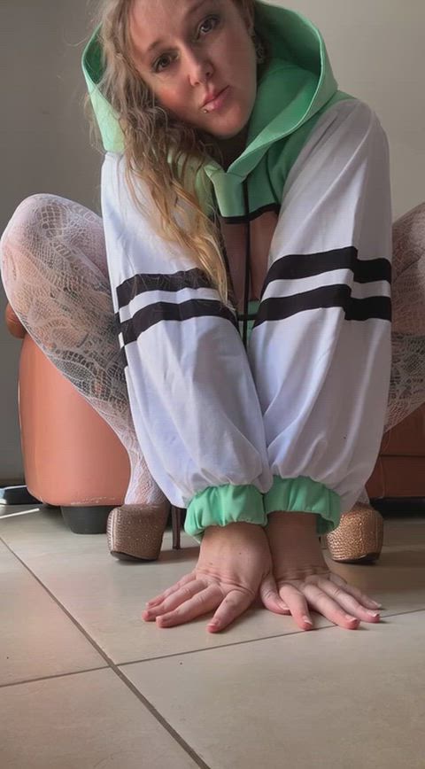 come here, i want to hug you