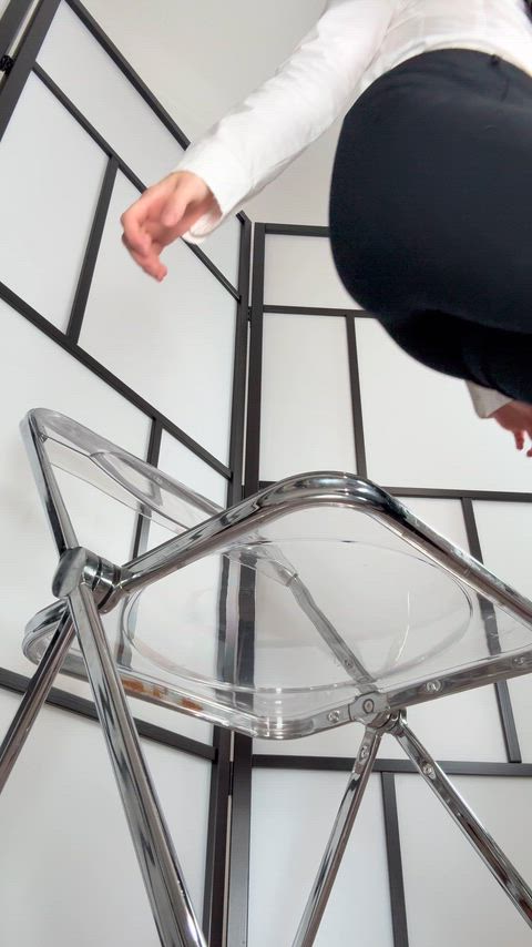 How's the view down there, my dear pet? (Makima Cosplay by SushiBunniii)