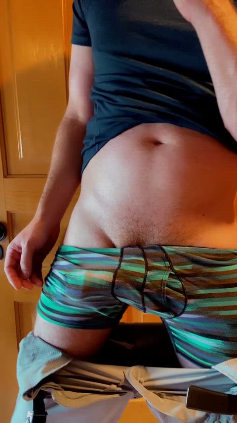 The weekend has arrived 😏 now to find someone to suck my dripping hard cock 🥵 till I cum down your throat 💦💦💦😈