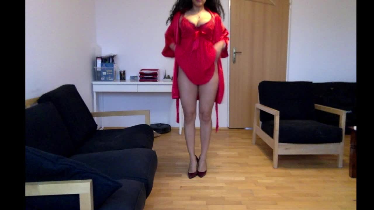 A little bit of tease won't hurt nobody❣️